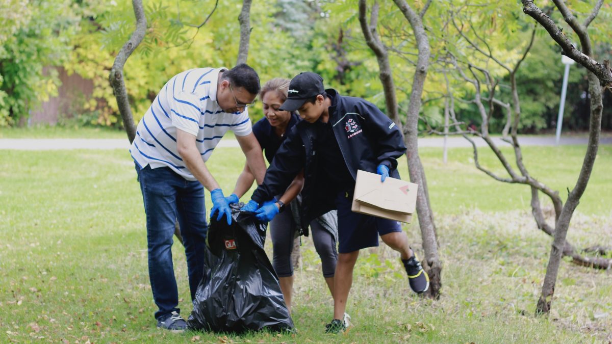 Ismaili Muslims combat stereotypes with acts of volunteerism