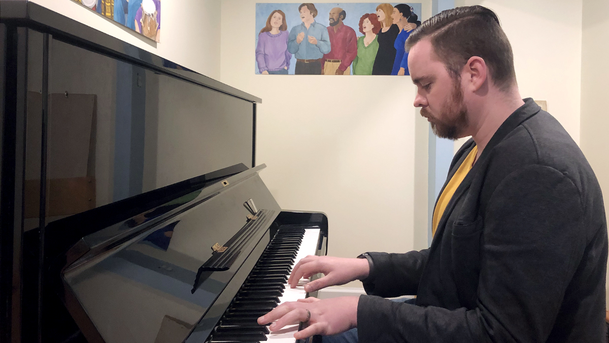 Andrew Knox plays the piano.