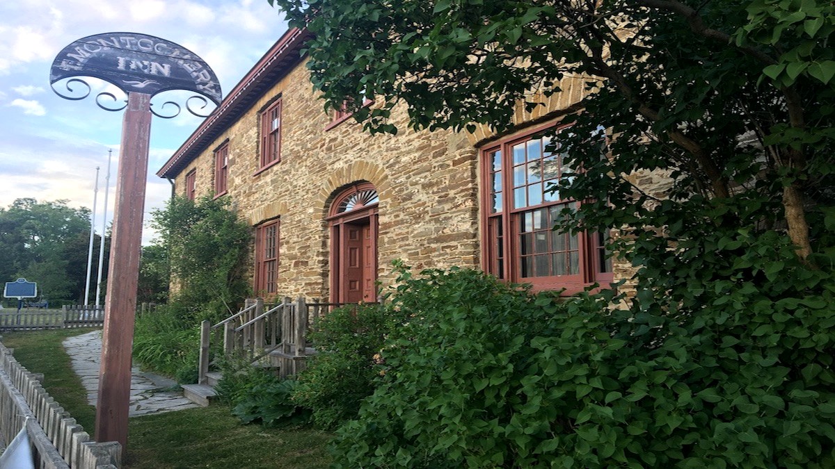 The front of an old inn, which has been turned into a museum in Toronto.