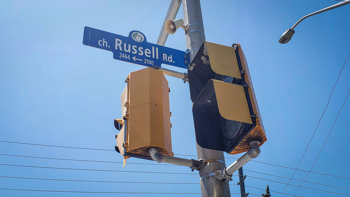 A photo of a street sign of Russell Road.