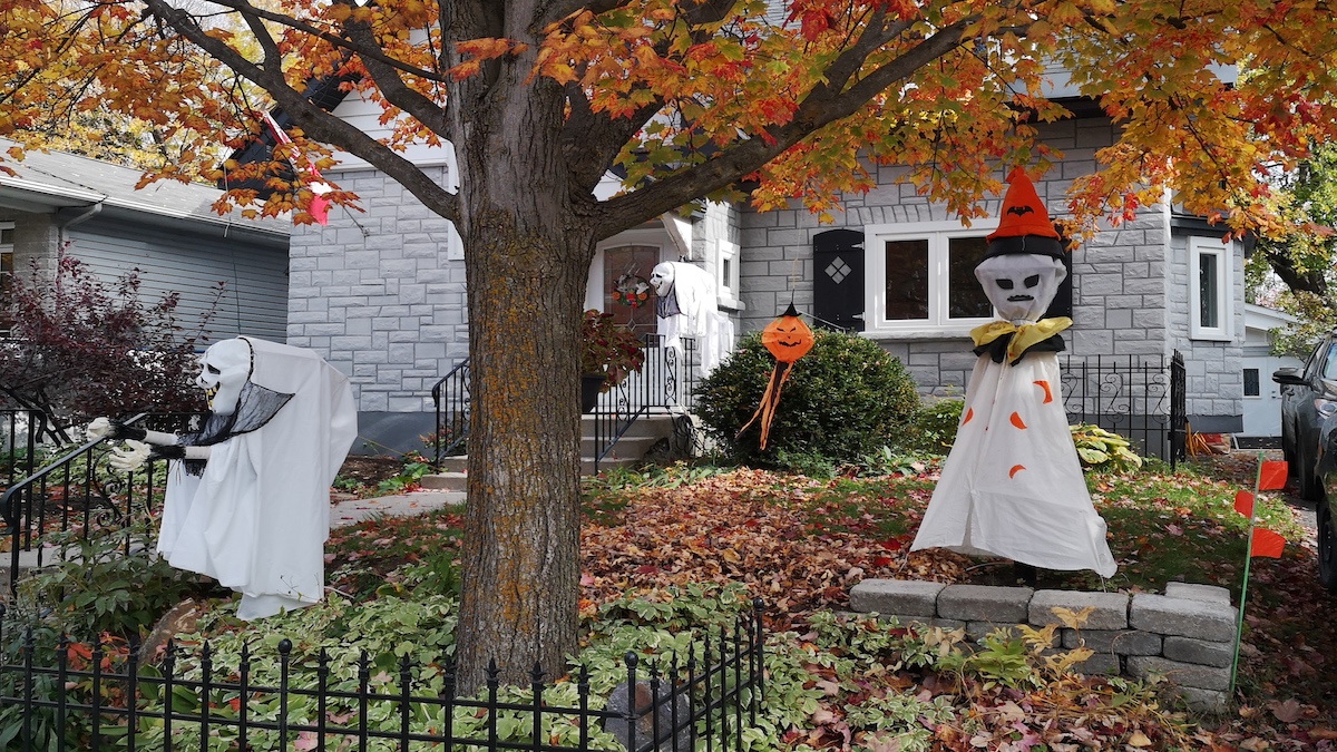 Halloween decorations outside of a home