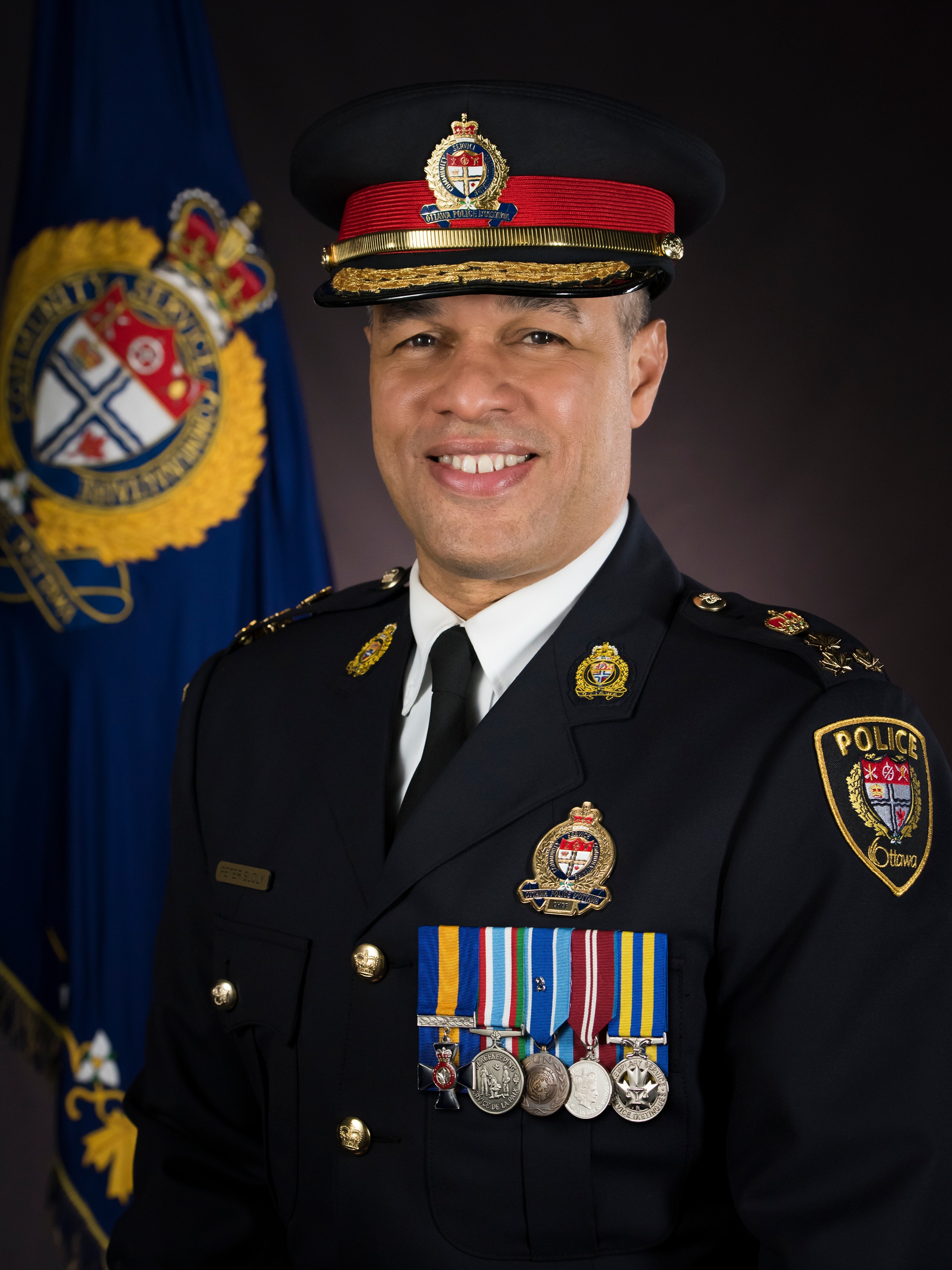Official portrait of Ottawa police chief Peter Sloly.