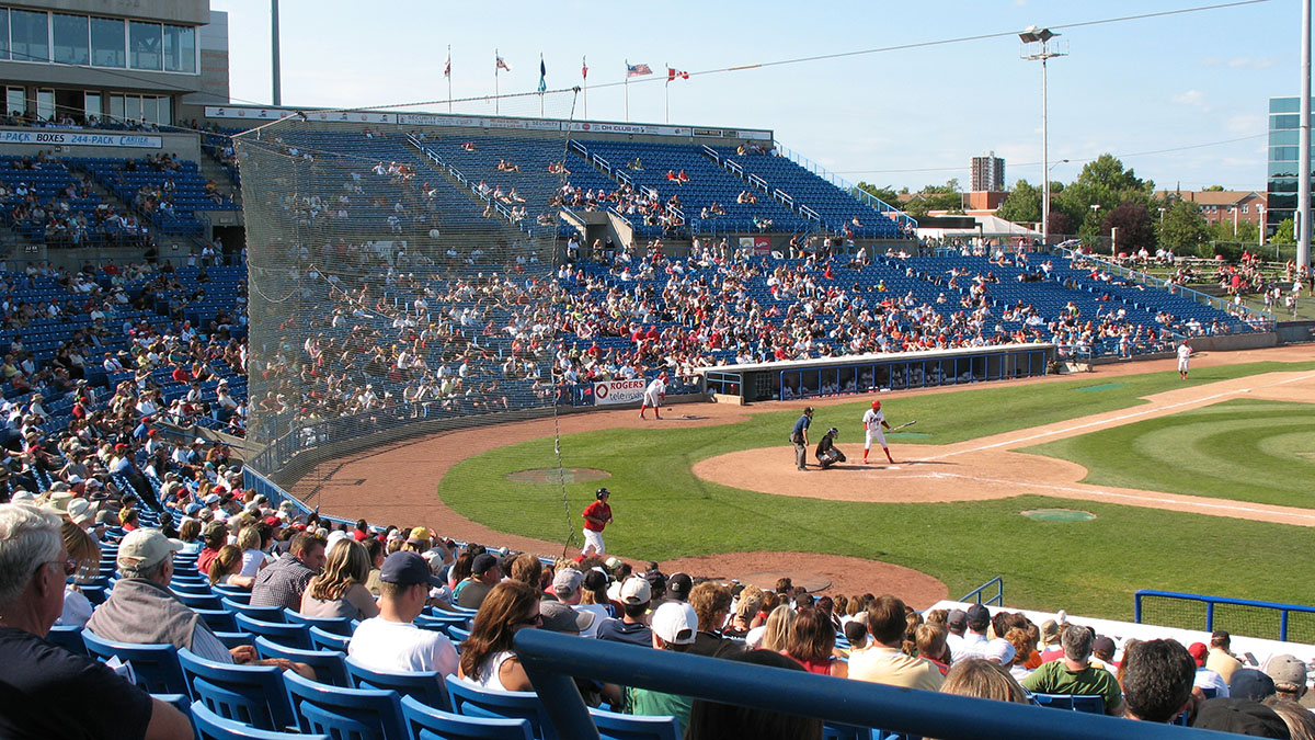 A crowd of spectators watch as an Ottawa Lynx player is up to bat