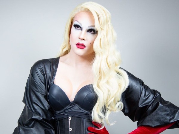 Drag queen Vera with a blonde wig and a black outfit.