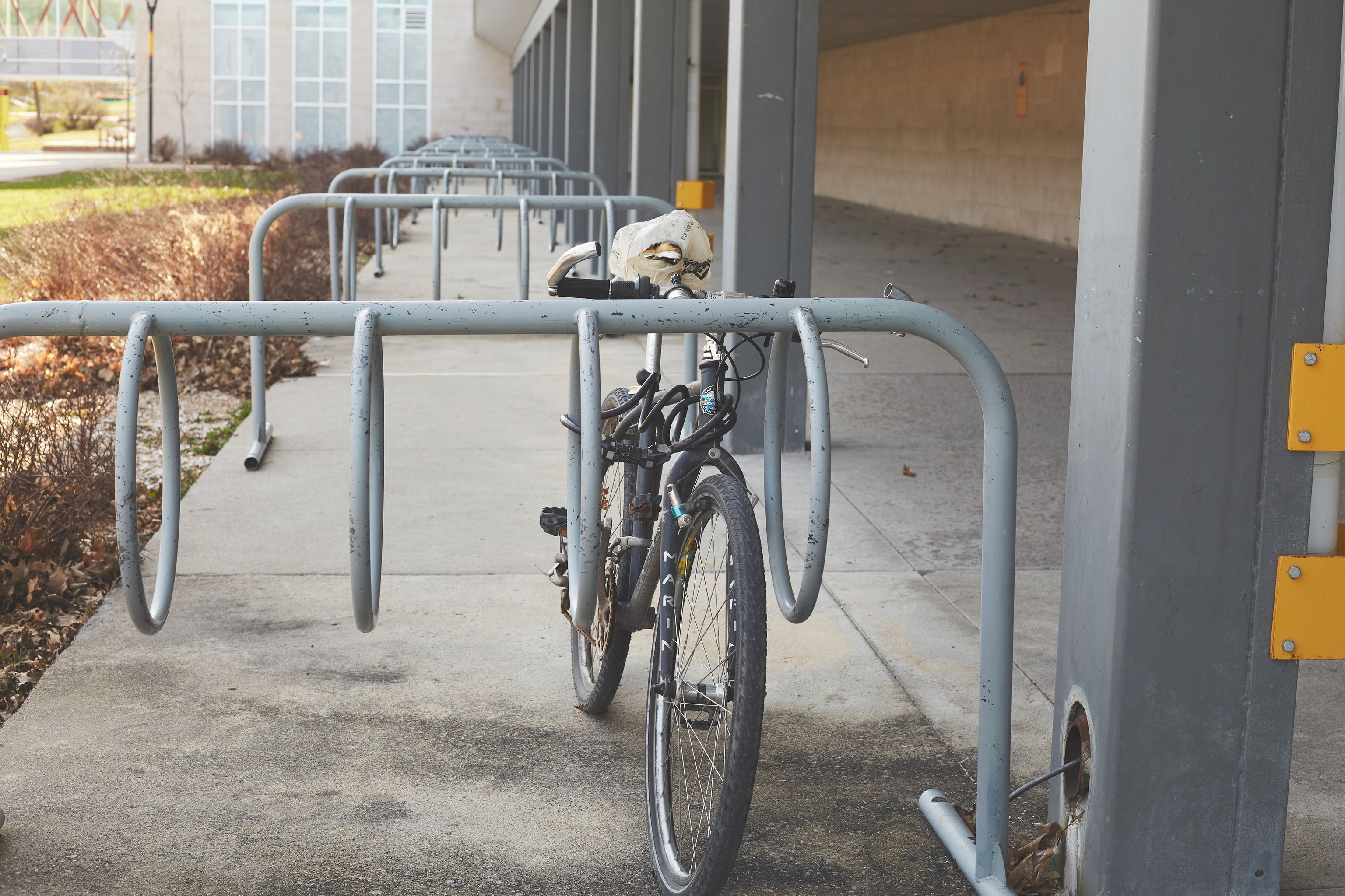 City kickstarts new bicycle parking plan, hits brakes on bike sharing