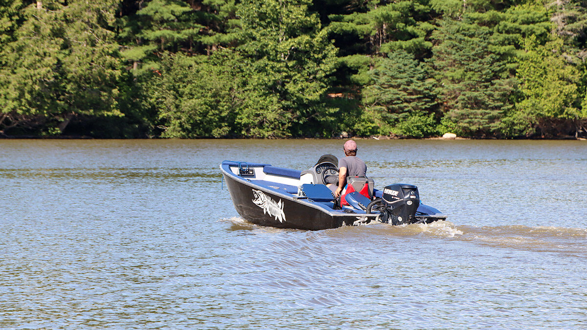 Community battles boat wake and congestion on the Gatineau River