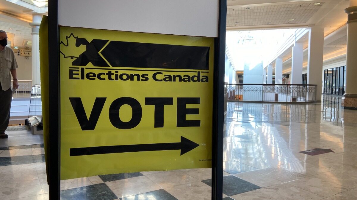 Despite predictions and the pandemic Canadians not voting by mail in great numbers