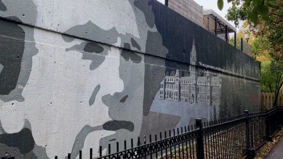 A mural of former Prime Minister John A. Macdonald and Parliament sits in a narrow pedestrian path next to Stadacona Hall. It is the work of école secondaire publique De La Salle students, Randall's, the Prime Ministers' Row initiative and CCC No. 21. (Photo © Miranda Caley)