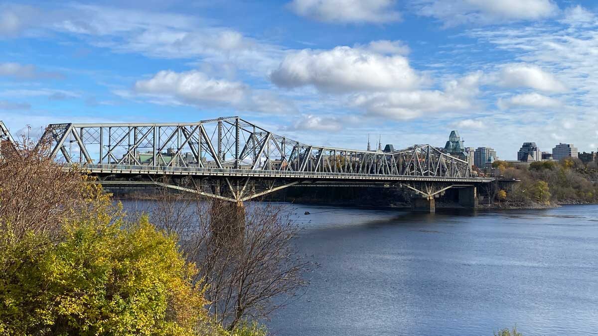 Critics decry plan to demolish Alexandra Bridge, push for refurbished — not replaced — Ottawa River crossing
