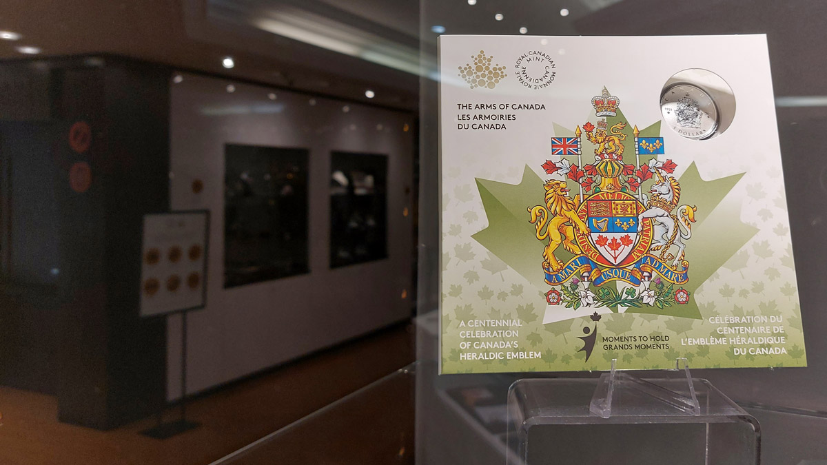 A collectible coin cover featuring Canada's coat of arms.