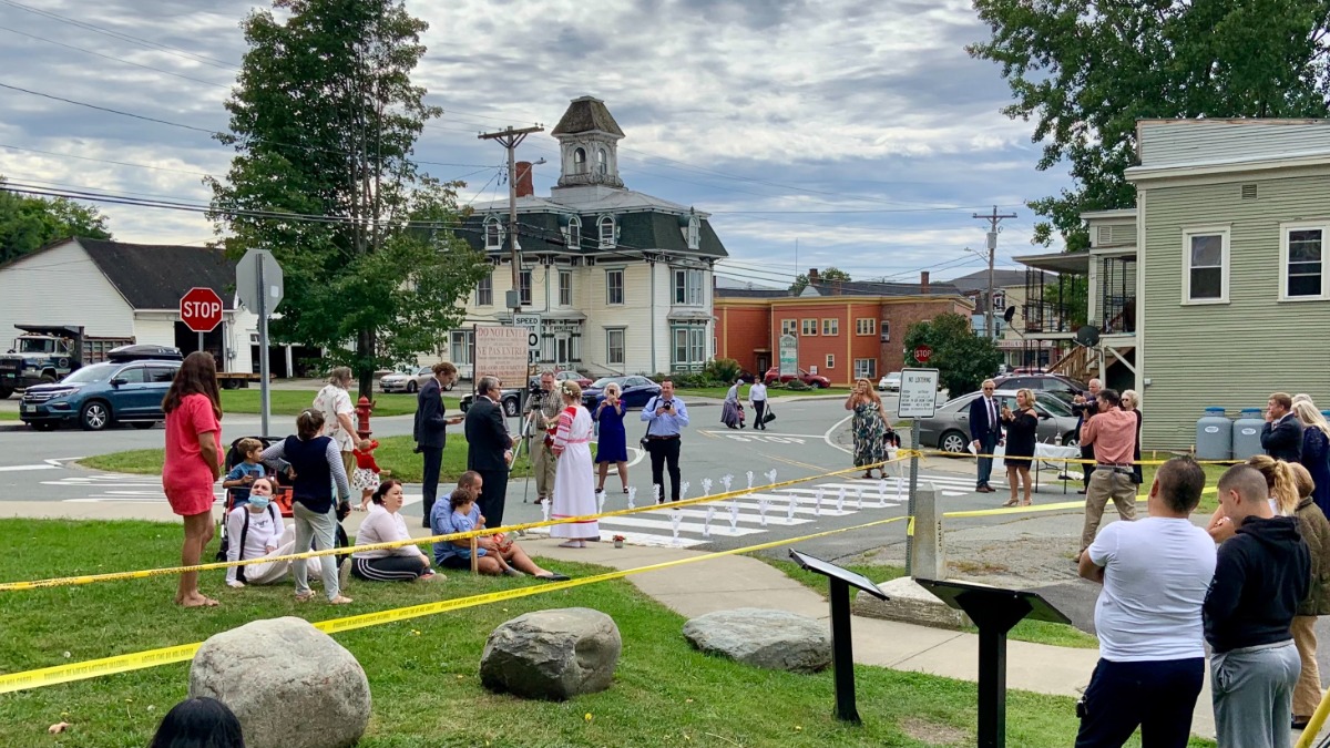 Wedding on the Canada-U.S. border in front of the Haskell Free Library and Opera House. [Photo courtesy of Diane Bridges]