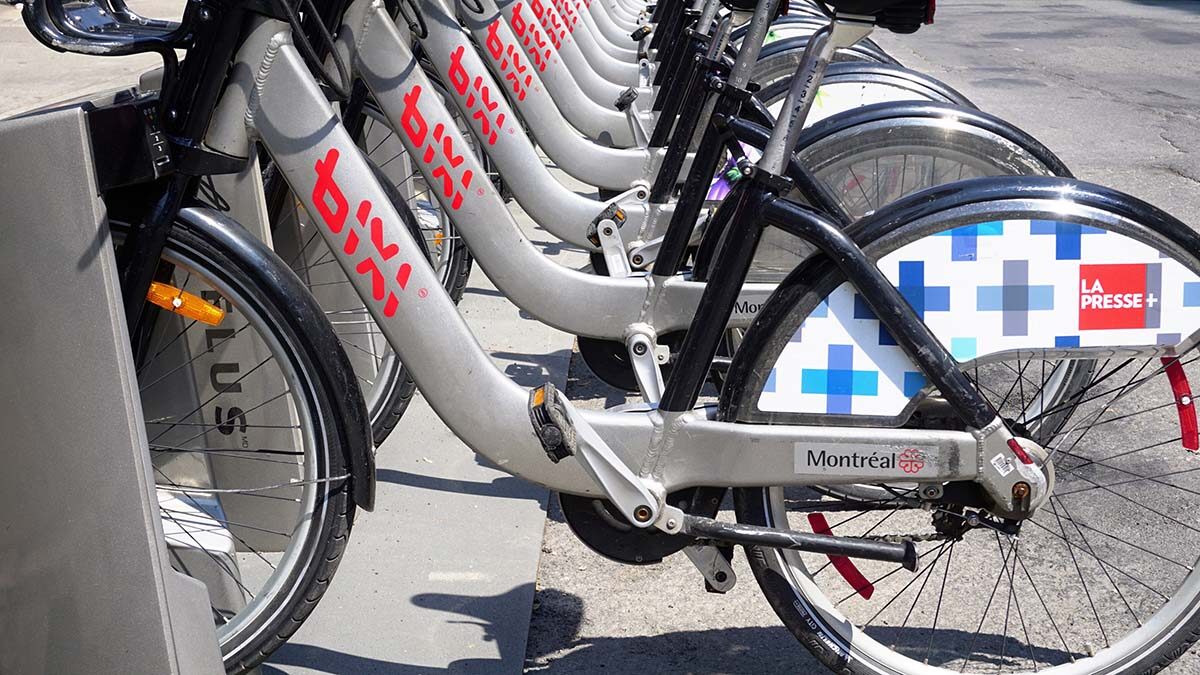 Supporters call for a municipal bike-share program in Ottawa