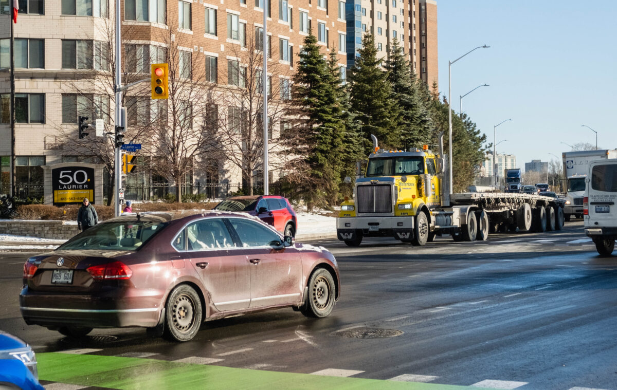 Image of traffic at Laurier and Nicholas.