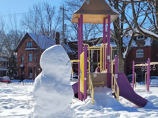 An image of a snowman in a park.