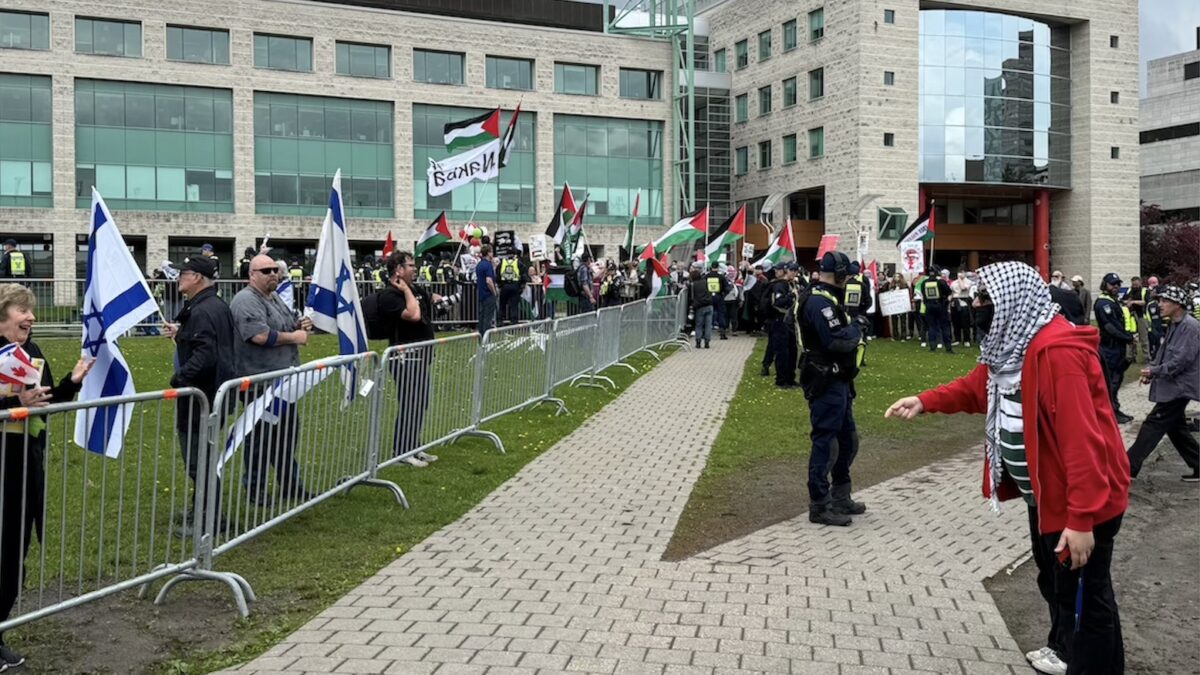 Pro-Palestinian, pro-Israeli protesters rally as  city raises Star of David flag