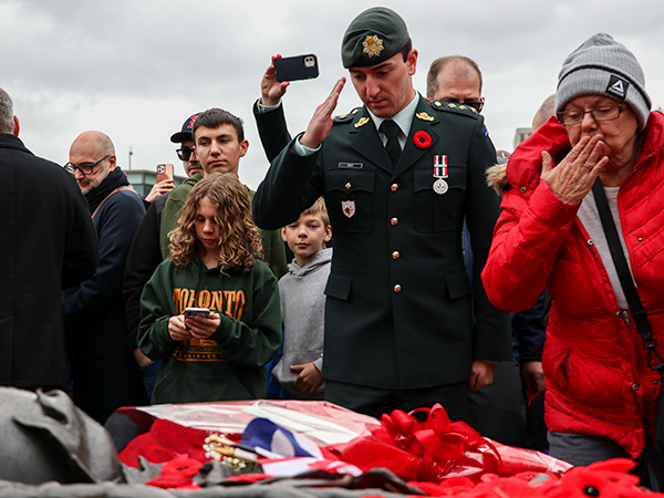 A member of the Canadian Armed Forces salutes the Tomb of the Unknown Soldier.